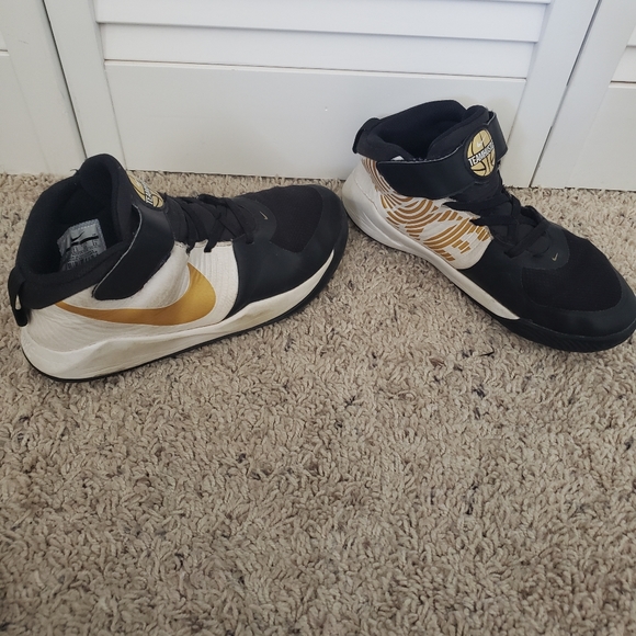 boys nike shoes size 3